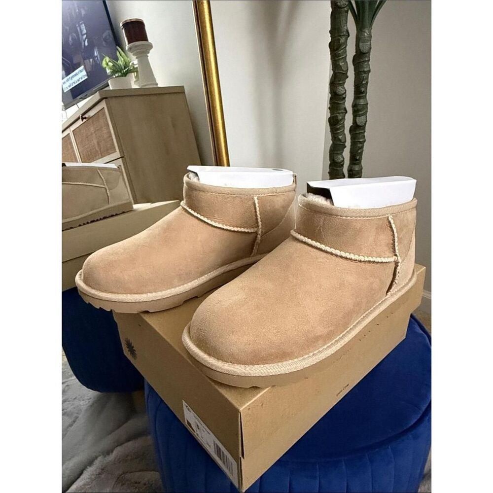 Ugg Kids Classic Ultra Mini Size 4